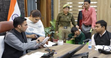 असहाय सरिता को रायफल फंड से मिली आर्थिक सहायता; 12 वर्षीय दिव्यांग पुत्र को स्पांसरशिप योजना से माह में 4 हजार प्रतिमाह की मौके पर ही स्वीकृति