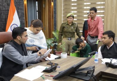 असहाय सरिता को रायफल फंड से मिली आर्थिक सहायता; 12 वर्षीय दिव्यांग पुत्र को स्पांसरशिप योजना से माह में 4 हजार प्रतिमाह की मौके पर ही स्वीकृति