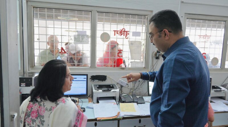 जिला प्रशासन की ओटीपी आधार पर होमडिलिविरी व्यवस्था से एजेंसियों से छंटी भीड़, जिला प्रशासन की क्यूआरटी सक्रिय, नगर मजिस्टेªट, एसडीएम सदर ने किया गैस एजेंसियों का औचक निरीक्षण