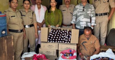 ऋषिकेश स्तिथ पुरानी चुंगी दुकान पर आबकारी विभाग की RAID,  भारी मात्रा में अवैध शराब बरामद