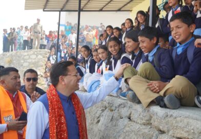 मुख्यमंत्री पुष्कर सिंह धामी ने देवीधुरा में छात्र-छात्राओं से किया संवाद, उज्ज्वल भविष्य की दी शुभकामनाएं