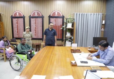 दिव्यांग माता पिता का सहारा बने डीएम देहरादून सविन बंसल, तीन बेटियों की कराई पढ़ाई की व्यवस्था,  साथ में उतारा ऋण