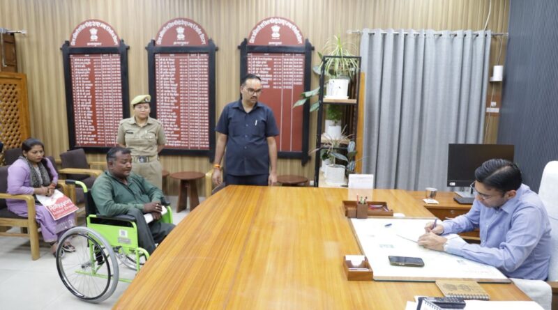 दिव्यांग माता पिता का सहारा बने डीएम देहरादून सविन बंसल, तीन बेटियों की कराई पढ़ाई की व्यवस्था,  साथ में उतारा ऋण