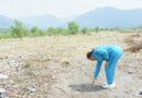 मिट्टी माथे से लगाकर बोली खेल मंत्री रेखा आर्य – “तीर्थ से कम नहीं खेल विश्वविद्यालय”, वन विभाग से जमीन स्थानांतरण की प्रक्रिया पूर्ण होने के बाद पहली बार पहुंची खेल मंत्री रेखा आर्या