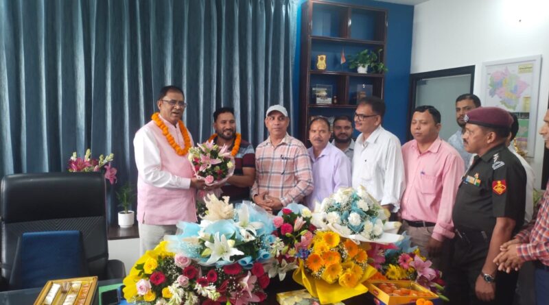 उत्तराखण्ड विद्युत संविदा कर्मचारी संगठन (इंटक) के प्रतिनिधिमण्डल ने UPCL के नवनियुक्त MD पी0सी0 ध्यानी से की मुलाकात, पुष्पगूच्छ भेंट कर पदभार ग्रहण करने की दी बधाई एवं शुभकामनाएं
