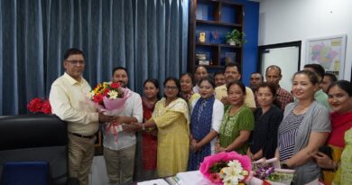UPCL और PTCUL में उपनल कर्मियों के लिए लागू हुआ समान कार्य समान वेतन,  उत्तराखंड विद्युत संविदा कर्मचारी संगठन ने MD P C Dhyani का पुष्पगुच्छ देकर किया धन्यवाद
