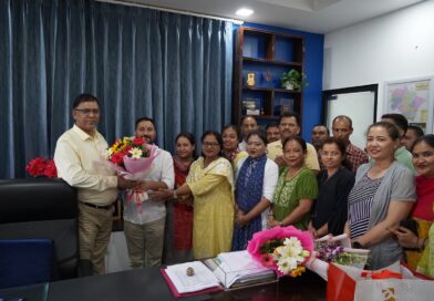 UPCL और PTCUL में उपनल कर्मियों के लिए लागू हुआ समान कार्य समान वेतन,  उत्तराखंड विद्युत संविदा कर्मचारी संगठन ने MD P C Dhyani का पुष्पगुच्छ देकर किया धन्यवाद