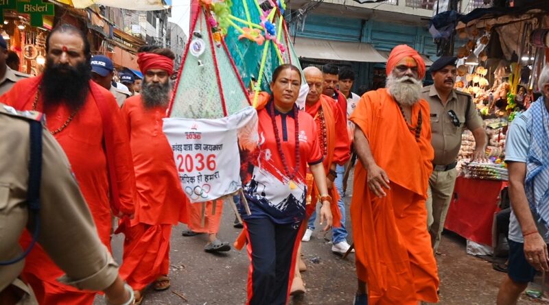 हर-हर महादेव के जयघोष के बीच निकली रेखा आर्या की कांवड़ यात्रा, भारी बारिश भी नहीं डिगा सकी ओलंपिक-2036 के संकल्प से रेखा आर्या के कदम