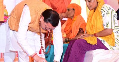 पुष्पवर्षा और चरण प्रक्षालन के साथ देवभूमि ने किया शिवभक्त कांवड़ियों का अभिनंदन