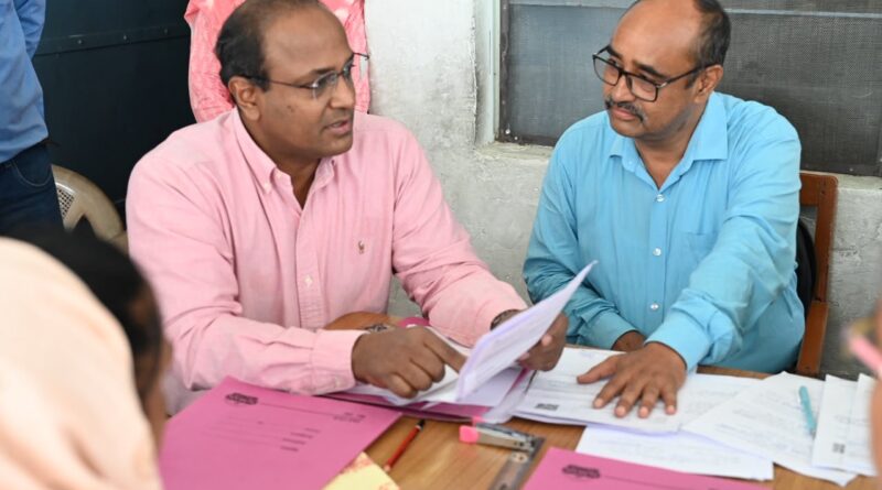 मुख्य निर्वाचन अधिकारी ने किया मतदान केंद्रों का निरीक्षण, मतदाताओं से लिया फीडबैक