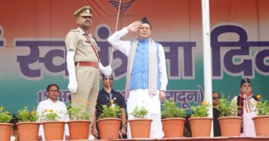 स्वतंत्रता दिवस पर मुख्यमंत्री पुष्कर सिंह धामी ने परेड ग्राउंड में किया ध्वजारोहण, बाल वीरता पुरस्कार दिए जाने की घोषणा