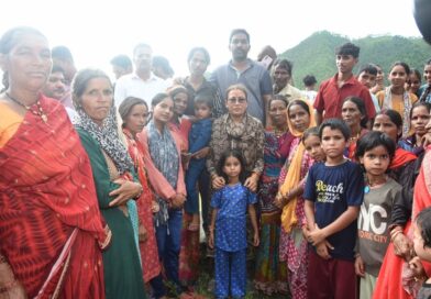 कैबिनेट मंत्री एवं क्षेत्रीय विधायक रेखा आर्या पहुंची वड्यूडा गांव, पीड़ित परिवार जनों से की मुलाक़ात, दिया हर संभव मदद का भरोसा