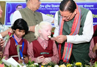 दिव्यांग बच्चों के बीच अपना जन्म दिवस मनाने पहुंचे मुख्यमंत्री पुष्कर सिंह धामी
