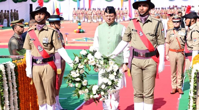मुख्यमंत्री पुष्कर सिंह धामी ने पुलिस स्मृति दिवस पर शहीद जवानों को दी श्रद्धांजलि, परिजनों को किया सम्मानित