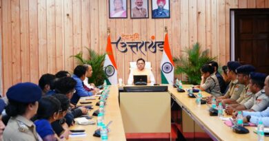 मुख्यमंत्री आवास में देर रात तक जिलाधिकारियों और एसएसपी के साथ चार घंटे से अधिक मेराथन बैठक, अधिकारियों को मुख्यमंत्री पुष्कर सिंह धामी का दो टूक सन्देश