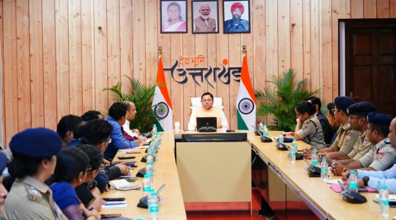 मुख्यमंत्री आवास में देर रात तक जिलाधिकारियों और एसएसपी के साथ चार घंटे से अधिक मेराथन बैठक, अधिकारियों को मुख्यमंत्री पुष्कर सिंह धामी का दो टूक सन्देश