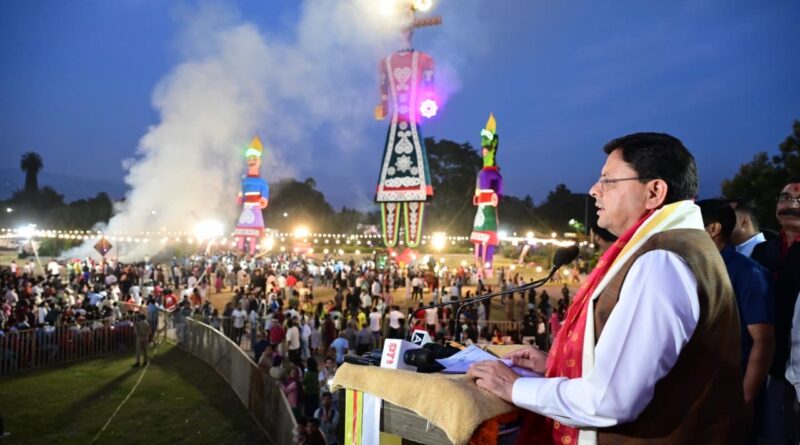 मुख्यमंत्री पुष्कर सिंह धामी बन्नू बिरादरी द्वारा परेड ग्राउंड, देहरादून में आयोजित दशहरा महोत्सव में हुए शामिल