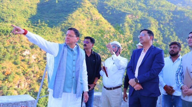 सीएम धामी सड़क मार्ग से पहुंचे गैरसैण से देहरादून, सड़क मार्ग का किया निरीक्षण, स्थानीय लोगो से की मुलाक़ात